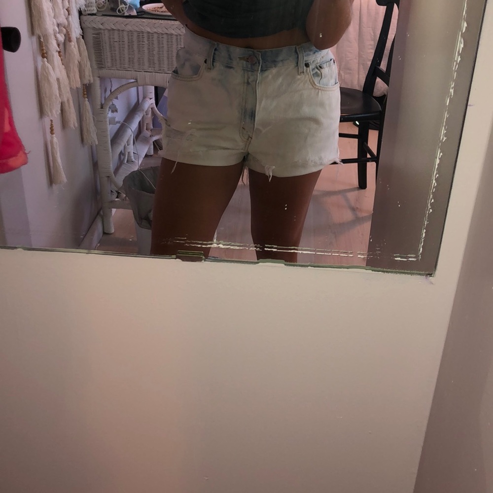 High waisted Levi’s shorts